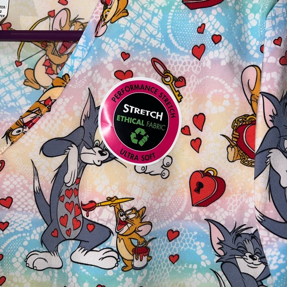 NWT Tom & Jerry Valentine Scrub Top V-Neck Size Small - Picture 6 of 10